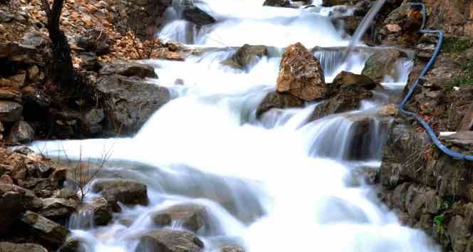 Tunceli’de Zenginpınar Şelalesi baharla birlikte coştu