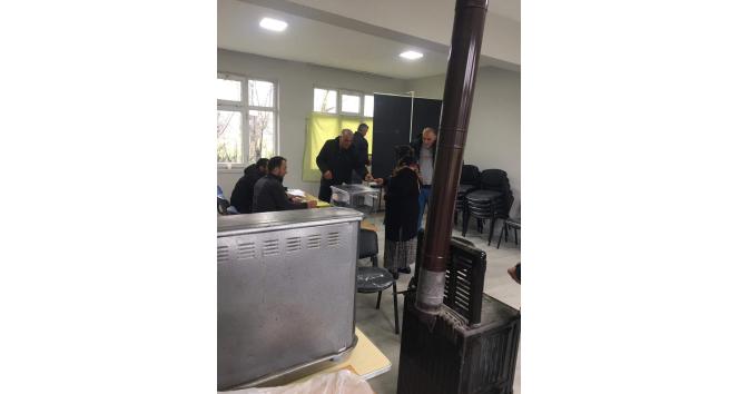 Bin üçyüz nüfuslu köy mahalle olmak için referanduma gitti