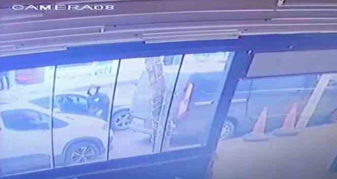 Ataşehir’de silahlı çatışma kamerada