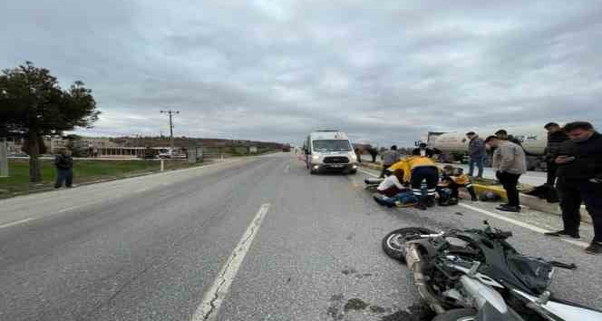 Otomobile arkadan çarpan motosiklet sürücüsü hayatını kaybetti