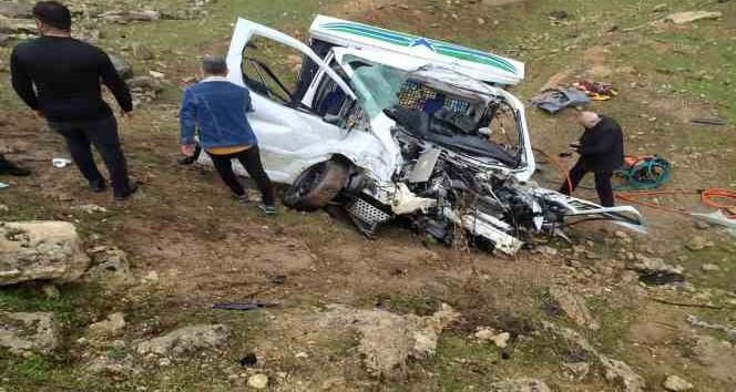 Mardin’de tır ile pikap kafa kafaya çarpıştı: 1 ölü, 7 yaralı
