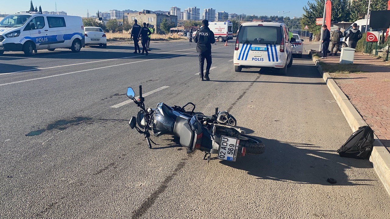 İki motosiklet &ccedil;arpıştı: 3 yaralı
