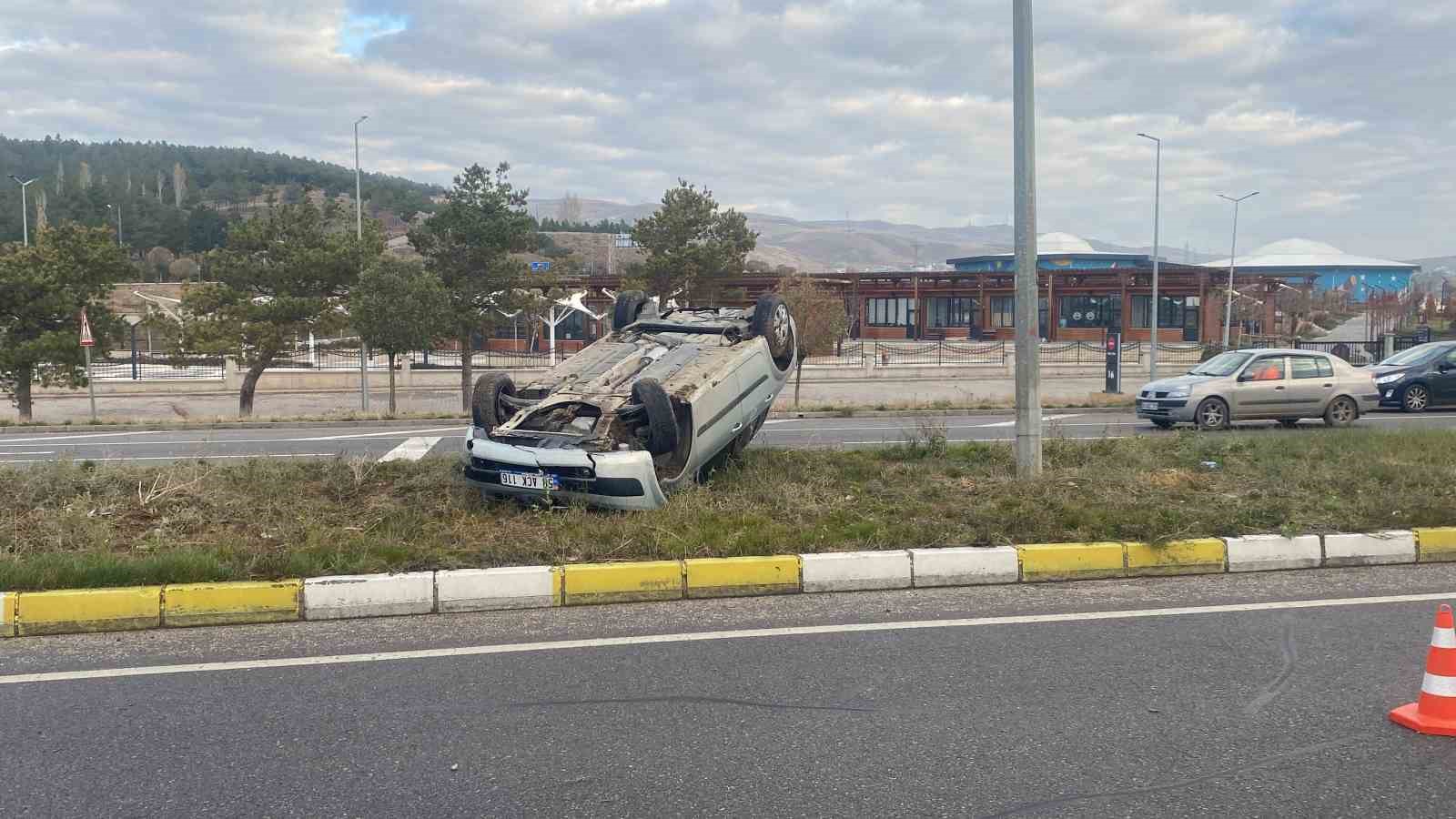 Araç takla attı, evli çift yaralandı