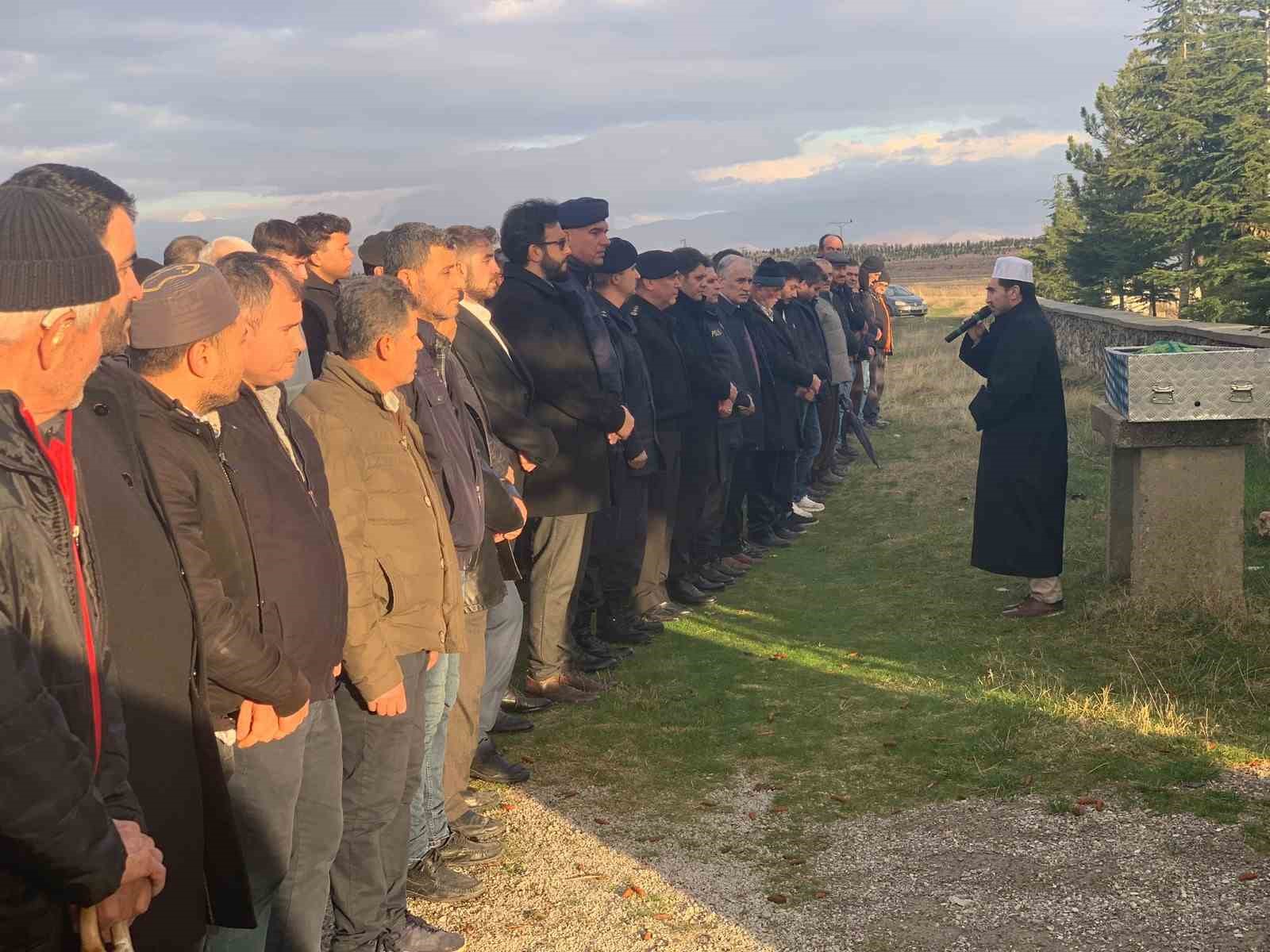 Vefat eden Kıbrıs Gazisi son yolculuğuna uğurlandı