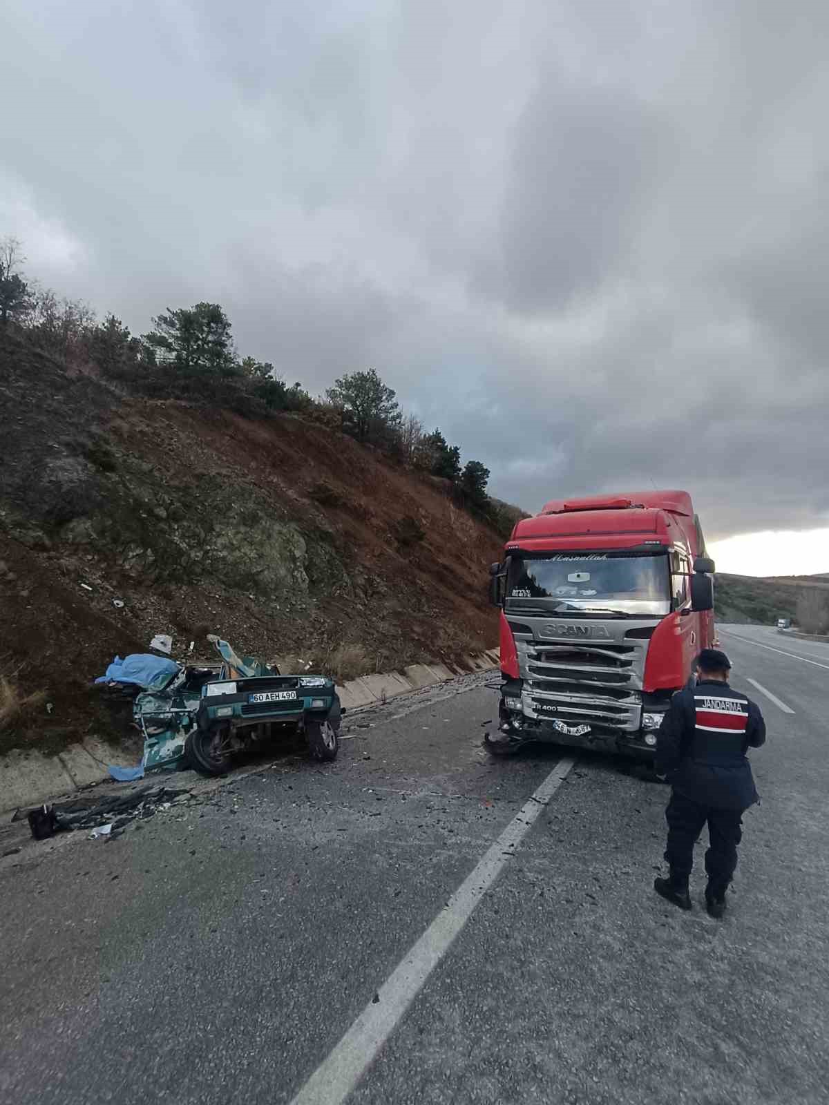 Tır ile otomobil çarpıştığı kaza da hayatını kaybedenlerin isimleri belli oldu