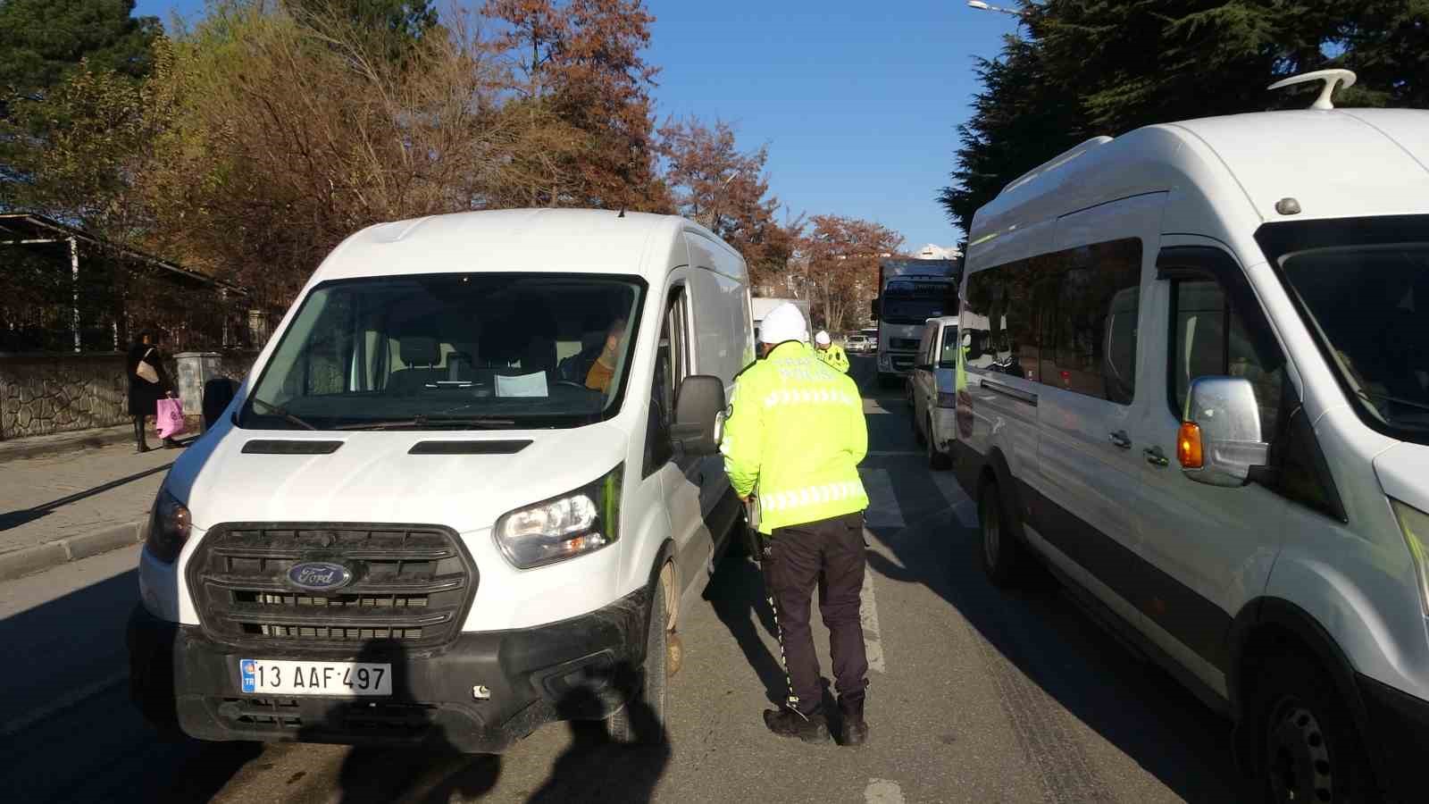 Tatvan&rsquo;da zorunlu kış lastiği denetimi yapıldı

