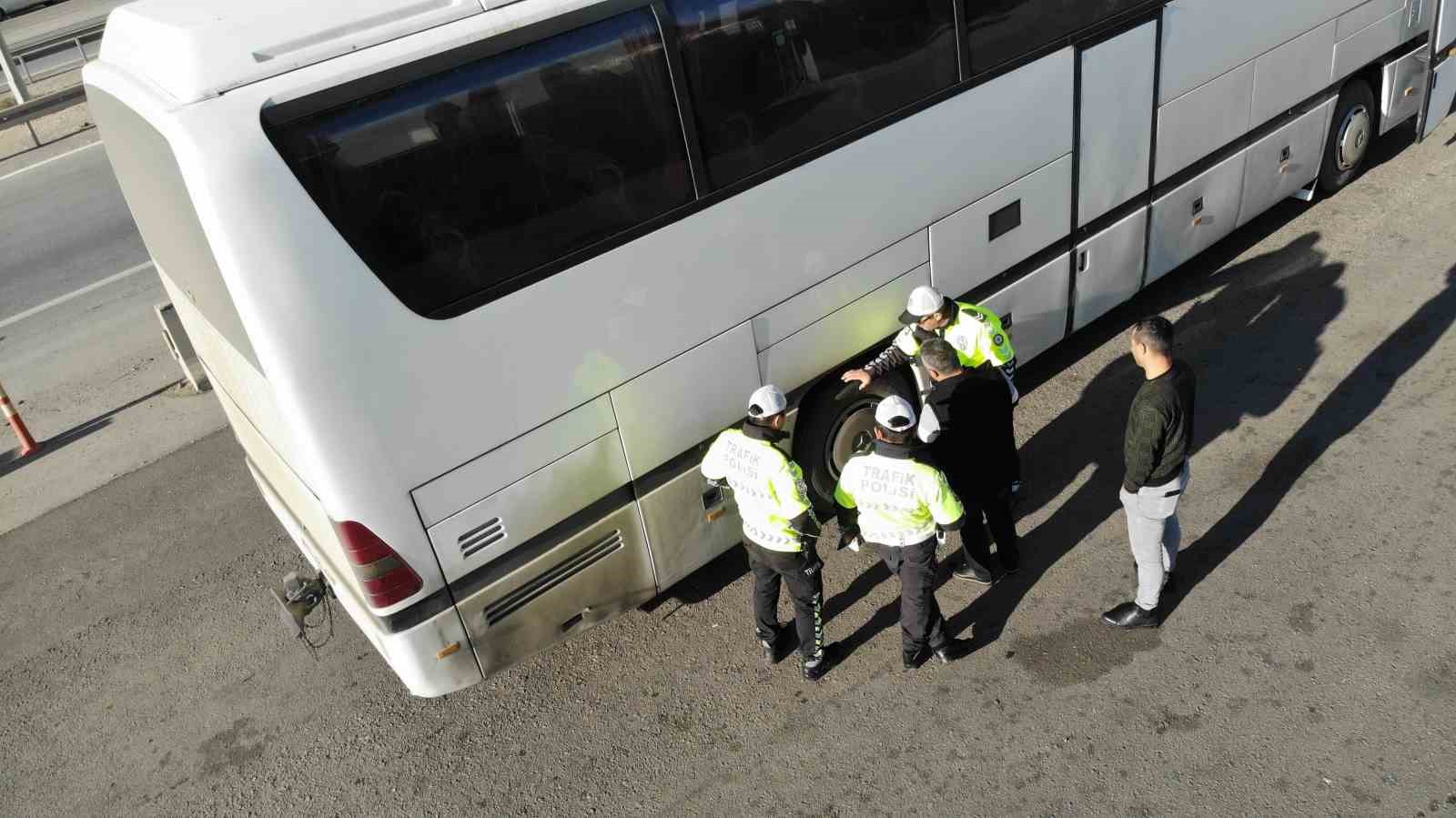 43 ilin ge&ccedil;iş g&uuml;zergahında &rsquo;kış lastiği&rsquo; denetimi
