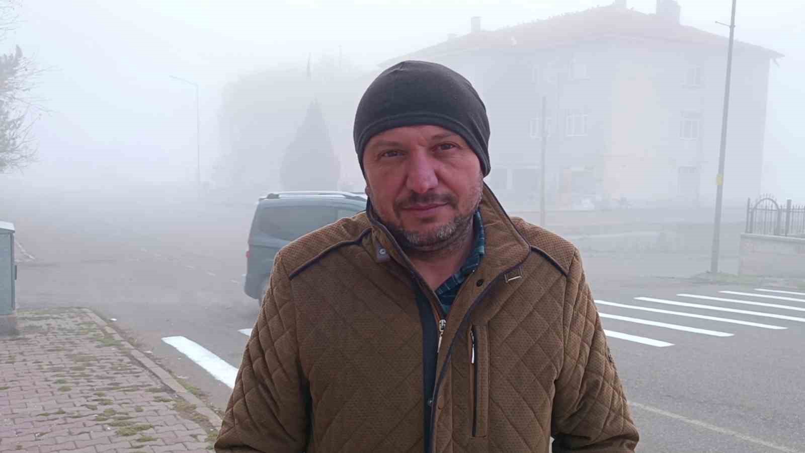 Gemerek'te sis etkili oldu, görüş mesafesi 10 metreye düştü