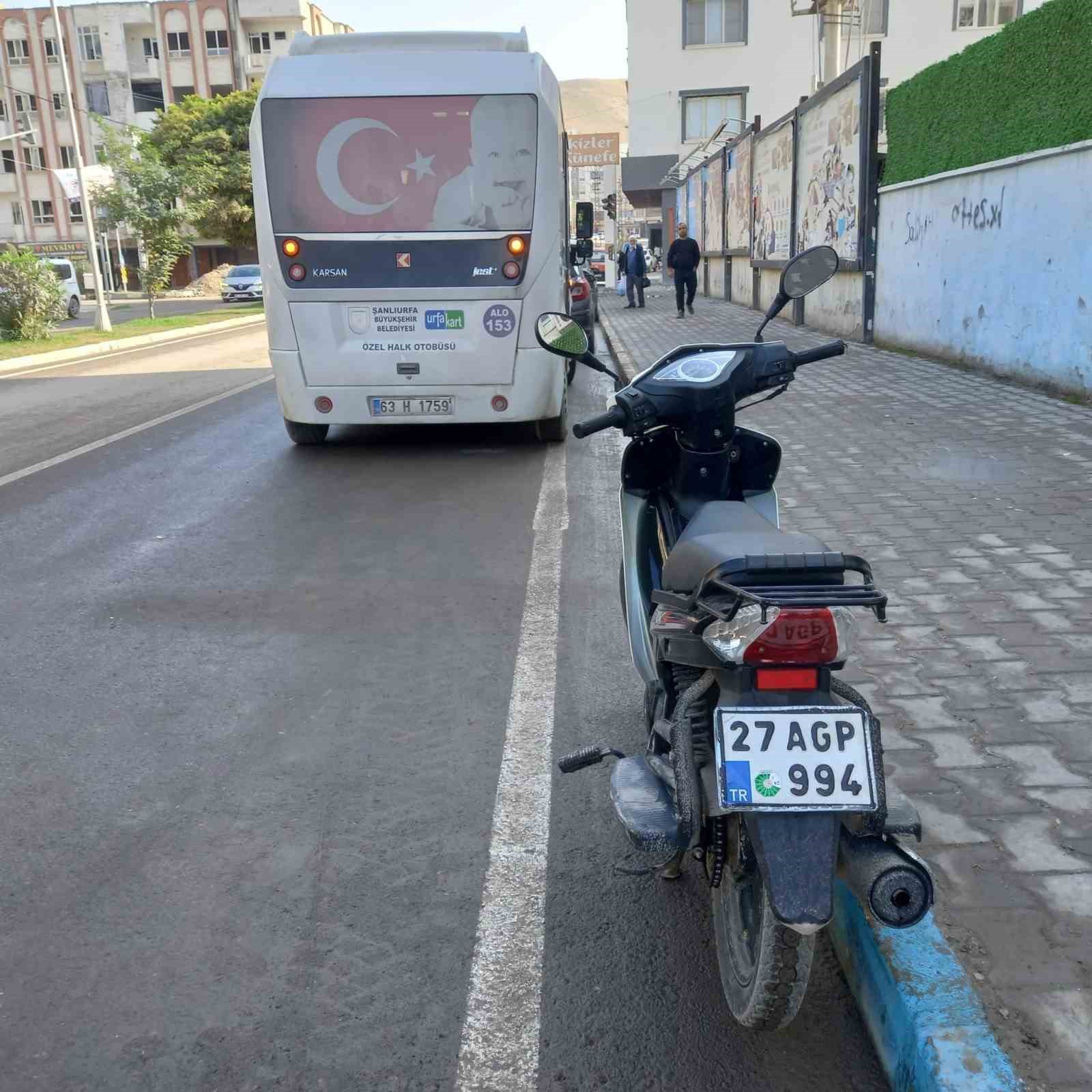 Şanlıurfa’da otobüs motosiklete çarptı: 2 yaralı