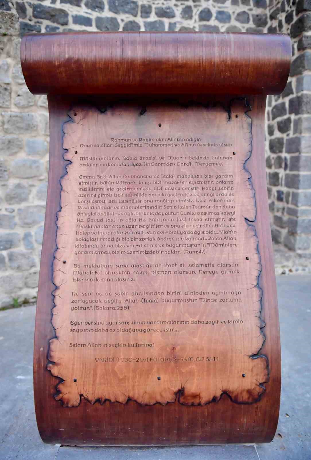 Diyarbakır’da İyaz Bin Ganem’in mektubu Küpeli Kapı’ya yerleştirildi