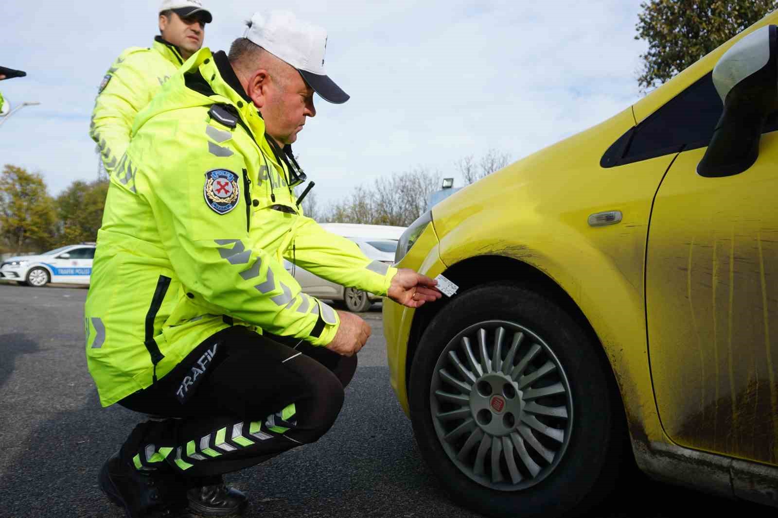 Edirne’de kış lastiği olmayan ticari taksi sürücüsüne cezai işlem uygulandı