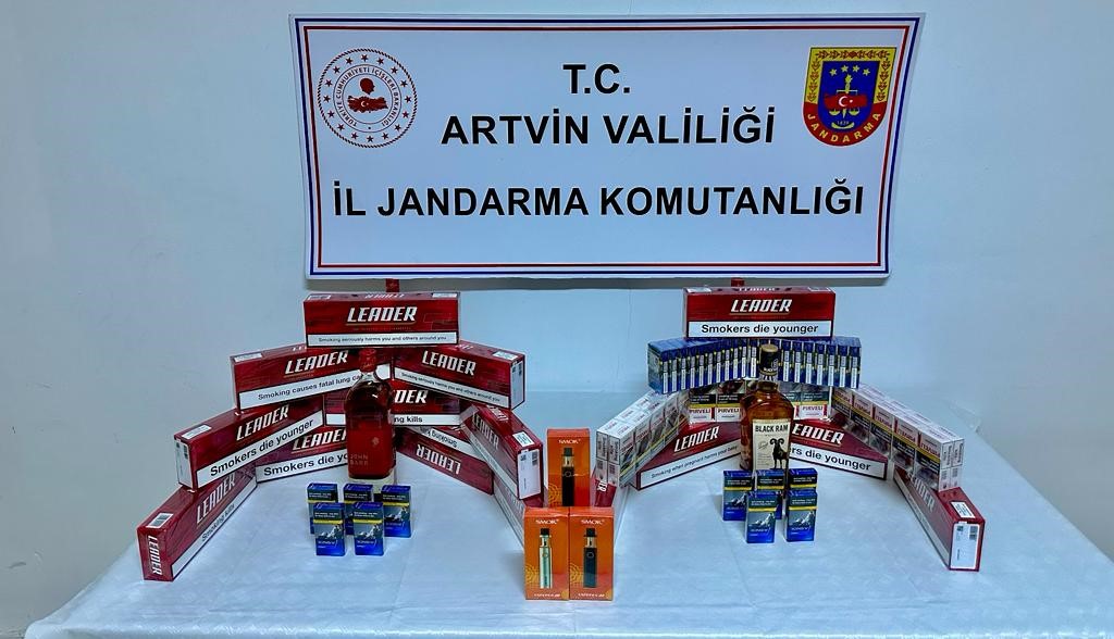 Artvin’de kaçak alkol, sigara ve bal ele geçirildi