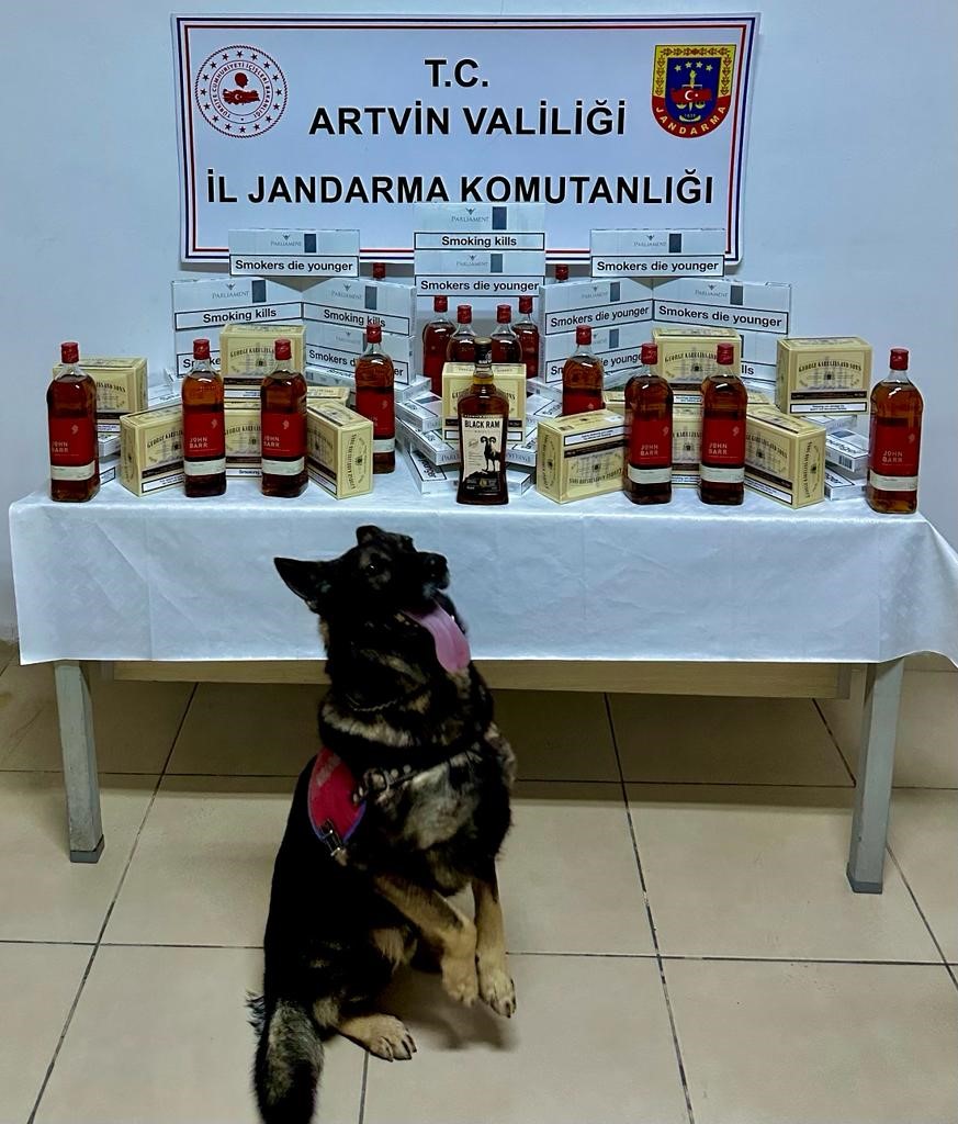 Artvin’de kaçak alkol, sigara ve bal ele geçirildi
