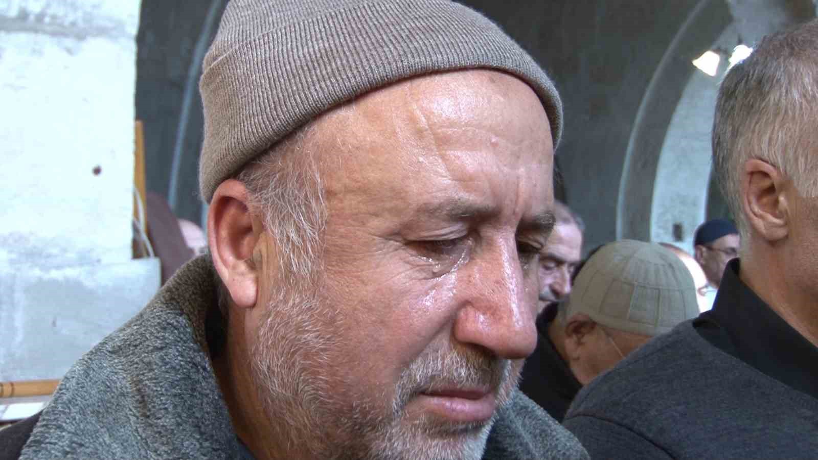 9 asırlık camide eller Filistin için semaya kalktı