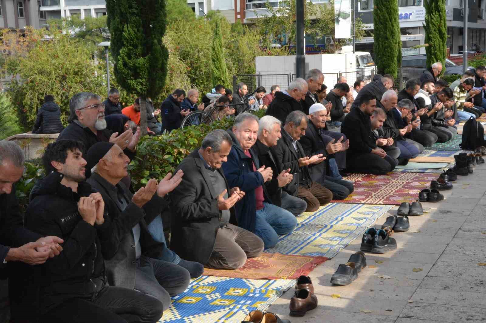 Cuma namazında Filistin için dua