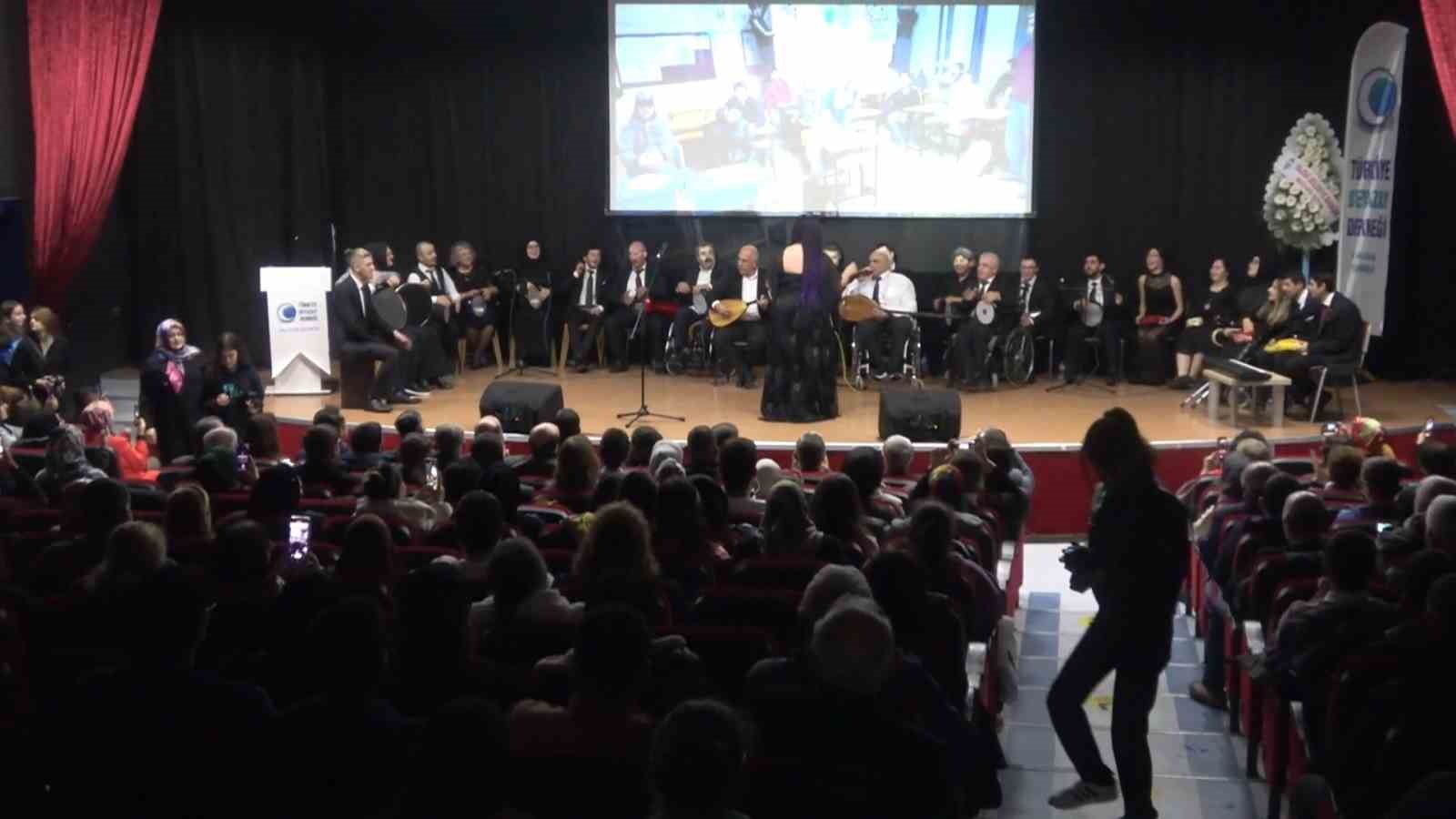 Yalova’da engellilerden ritim konseri