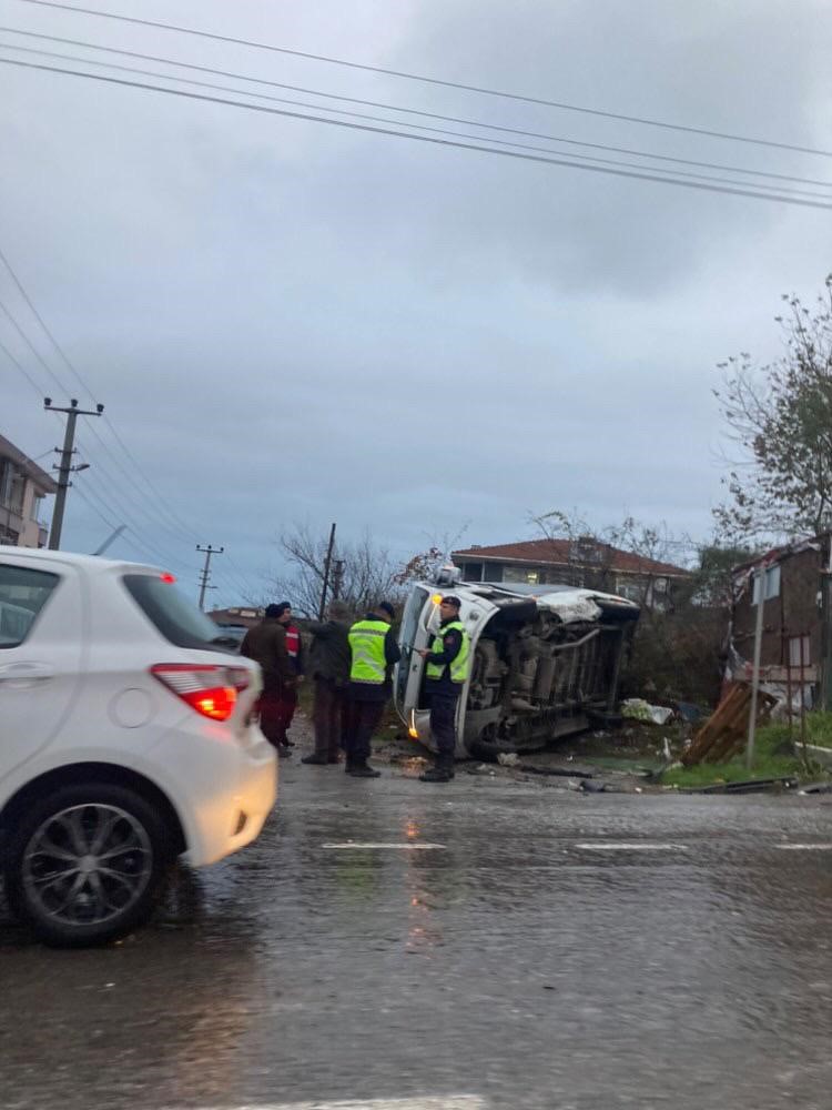 Yalova&rsquo;da 6 kişinin yaralandığı trafik kazası kamerada
