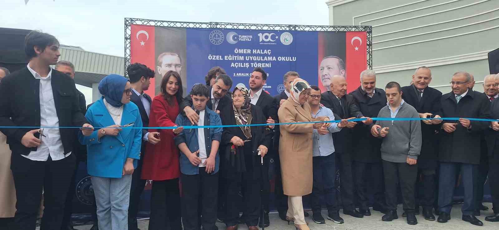 Bakan Tekin: "Yerel yönetim seçimlerinde oy verirken adaylardan eğitim öğretim sürecine destek olma sözü ve vaadi arayın”