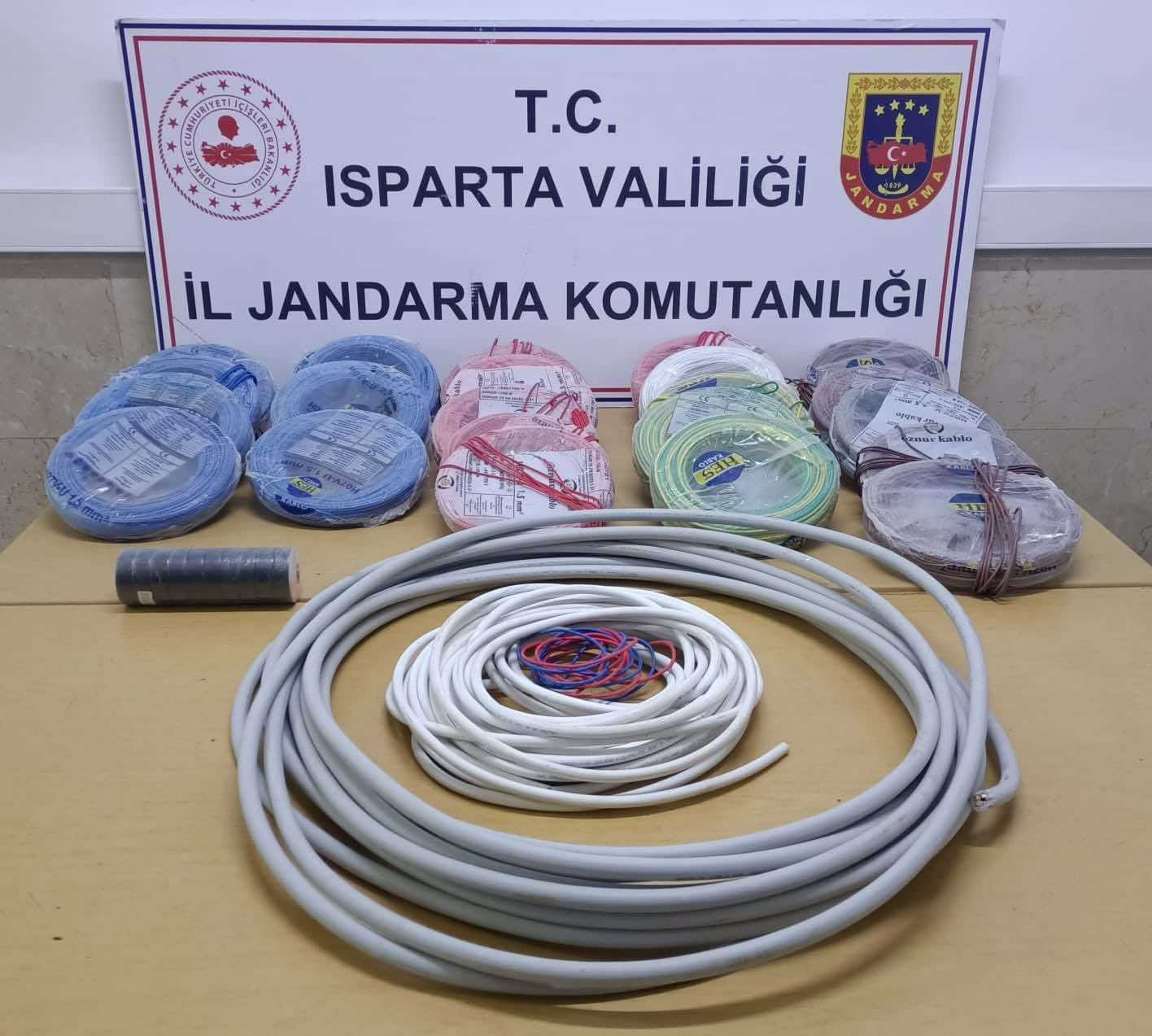 Isparta’da kablo hırsızlığı yapan 5 şüpheli yakalandı
