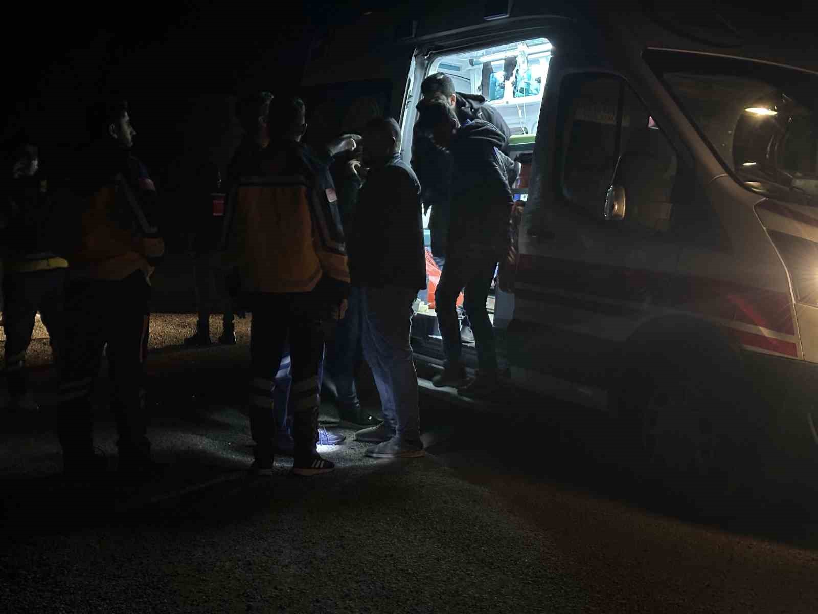Diyarbakır&rsquo;da &ccedil;ocukların kavgasına aileler karıştı: 12 yaralı
