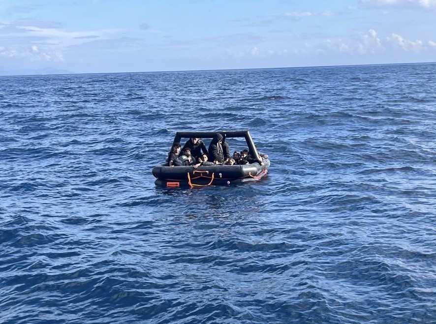 &Ccedil;anakkale&rsquo;de 110 ka&ccedil;ak g&ouml;&ccedil;men yakalandı, 29 ka&ccedil;ak g&ouml;&ccedil;men kurtarıldı
