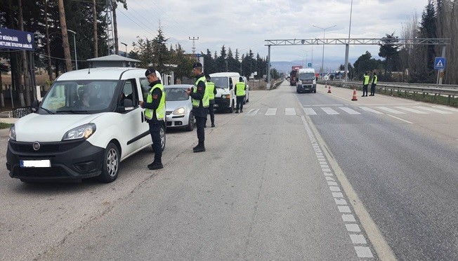 Amasya’da jandarmadan trafik denetimi: Bir ayda 138 araç ve 28 sürücü trafikten men edildi