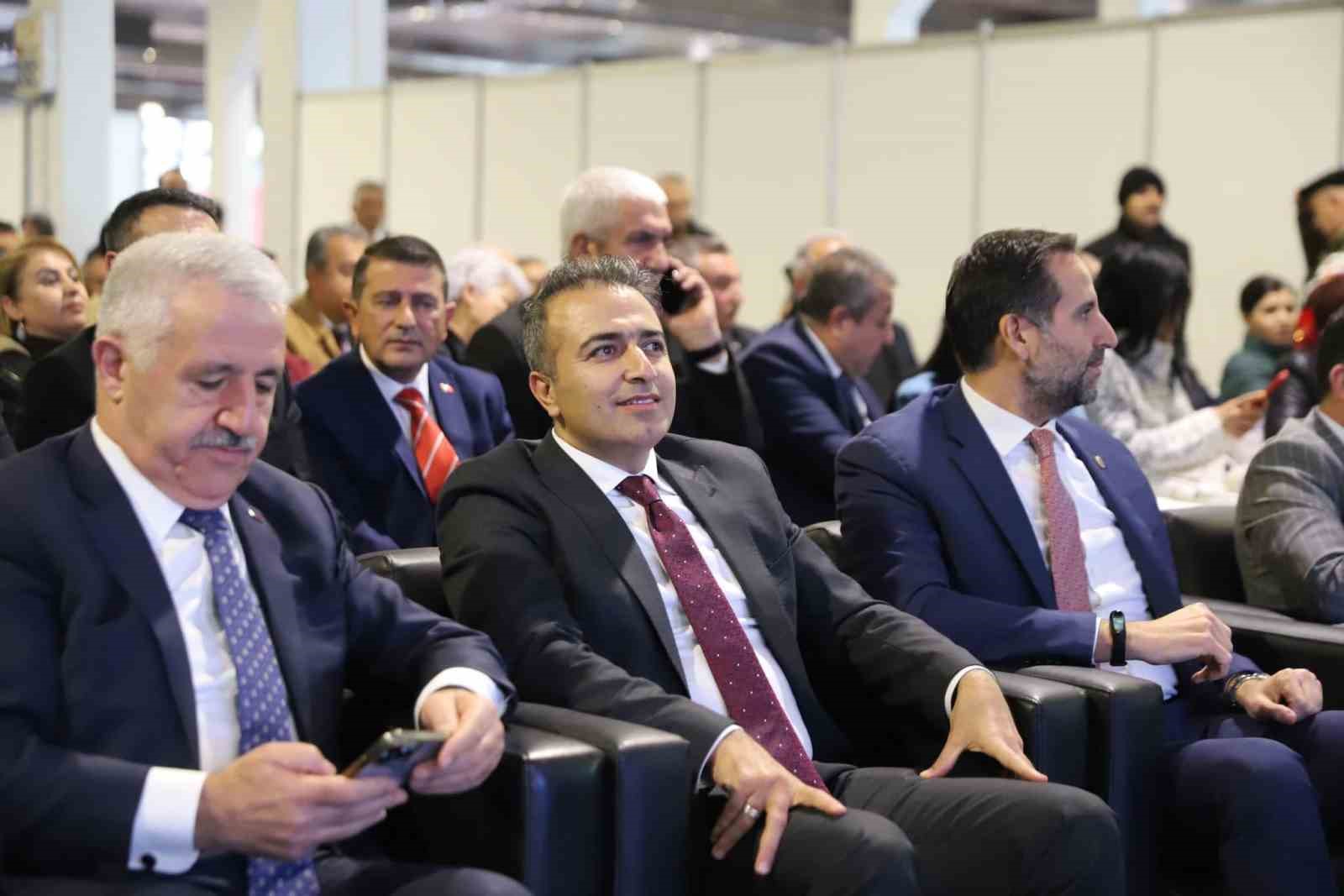 Vali &Ccedil;i&ccedil;ek Ardahan tanıtım g&uuml;nlerine katıldı
