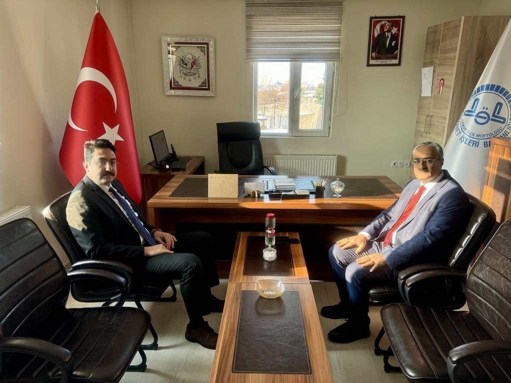 Hamur Kaymakamı Yıldırım, sulama tesisi projesini inceledi
