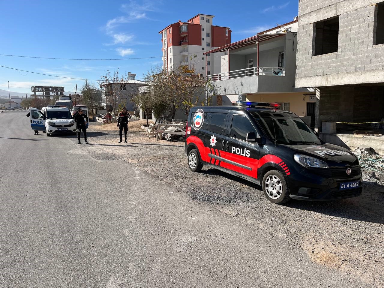 İnşaatta merdiven boşluğuna d&uuml;şen kalıp ustası hayatını kaybetti
