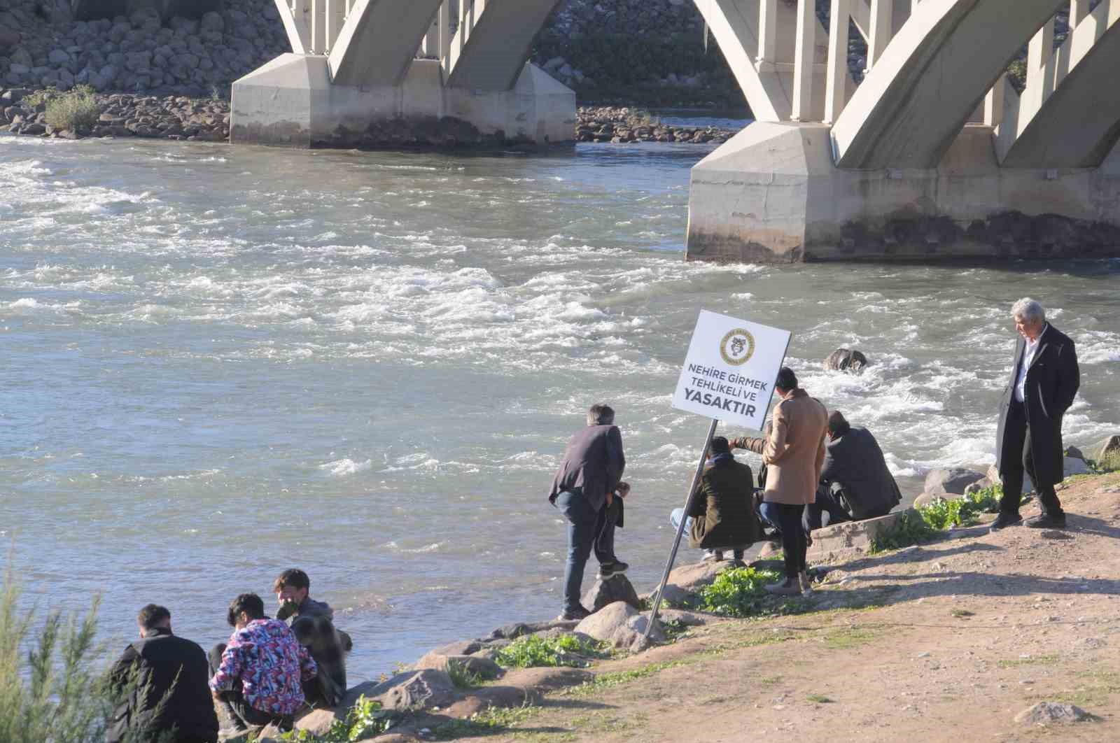 Arama kurtarma ekipleri Dicle Nehrinde kaybolan kızı aramaya devam ediyor