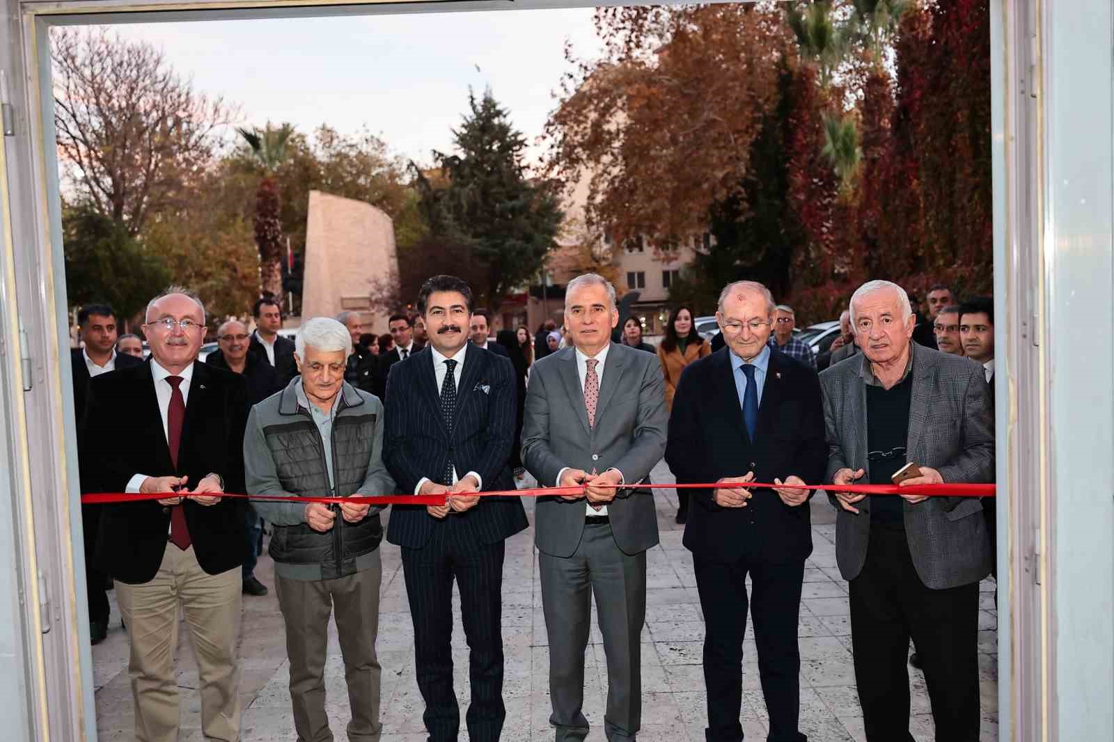 Dünyanın en küçük dokuma tezgahları görücüye çıktı
