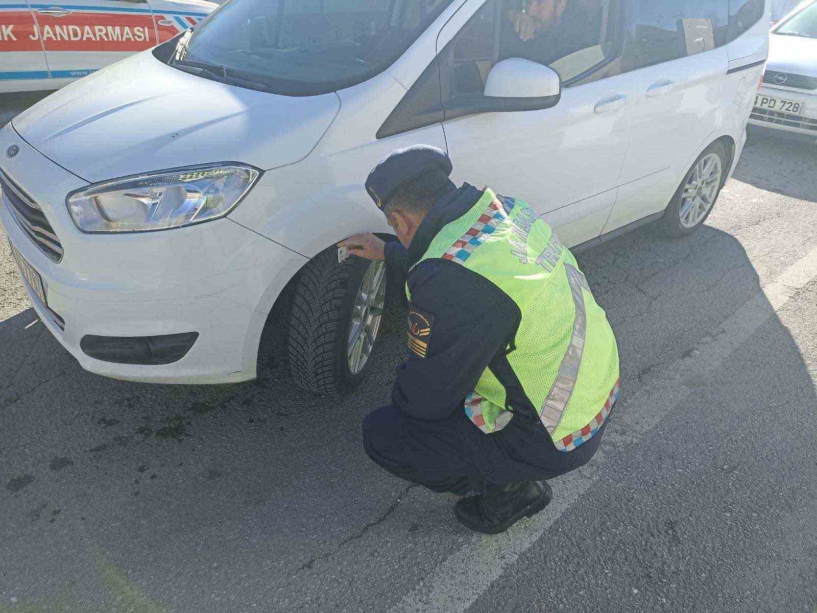 Bitlis&rsquo;te kış lastiği uygulaması
