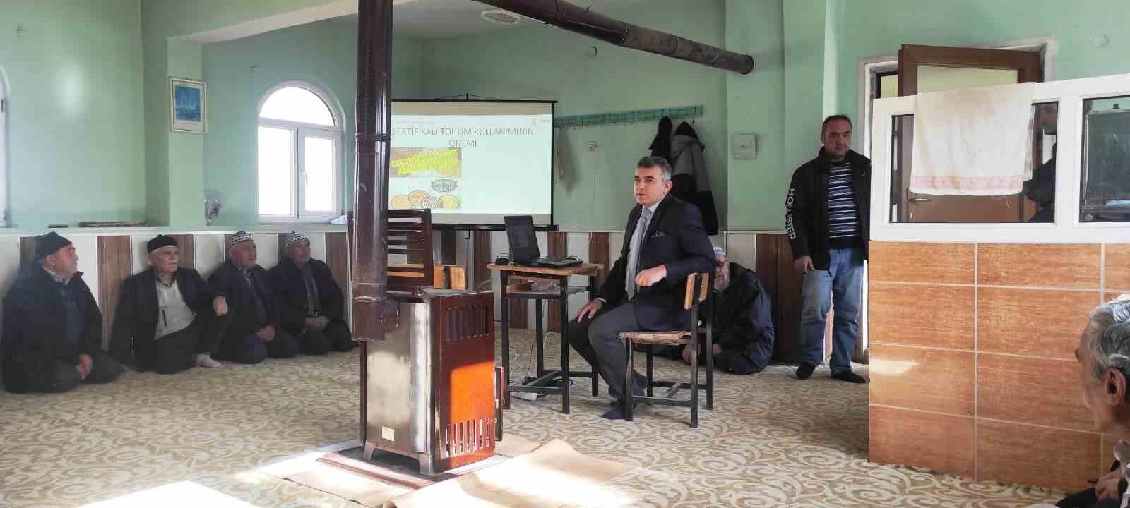 Altıntaş Akçaköy’de çiftçi eğitim ve istişare toplantısı