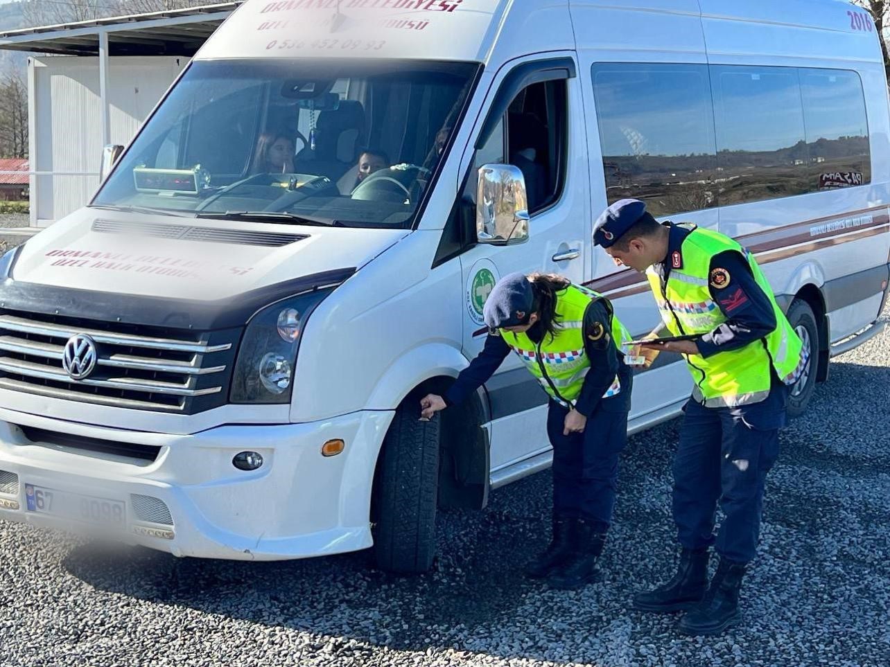 Jandarmadan kış lastiği denetimi
