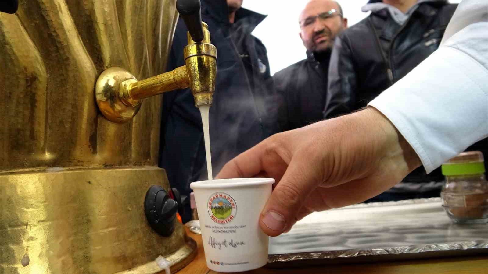 Gastronomi Günleri’nde 15 bin vatandaşa Akdağmadeni salebi ikram edildi