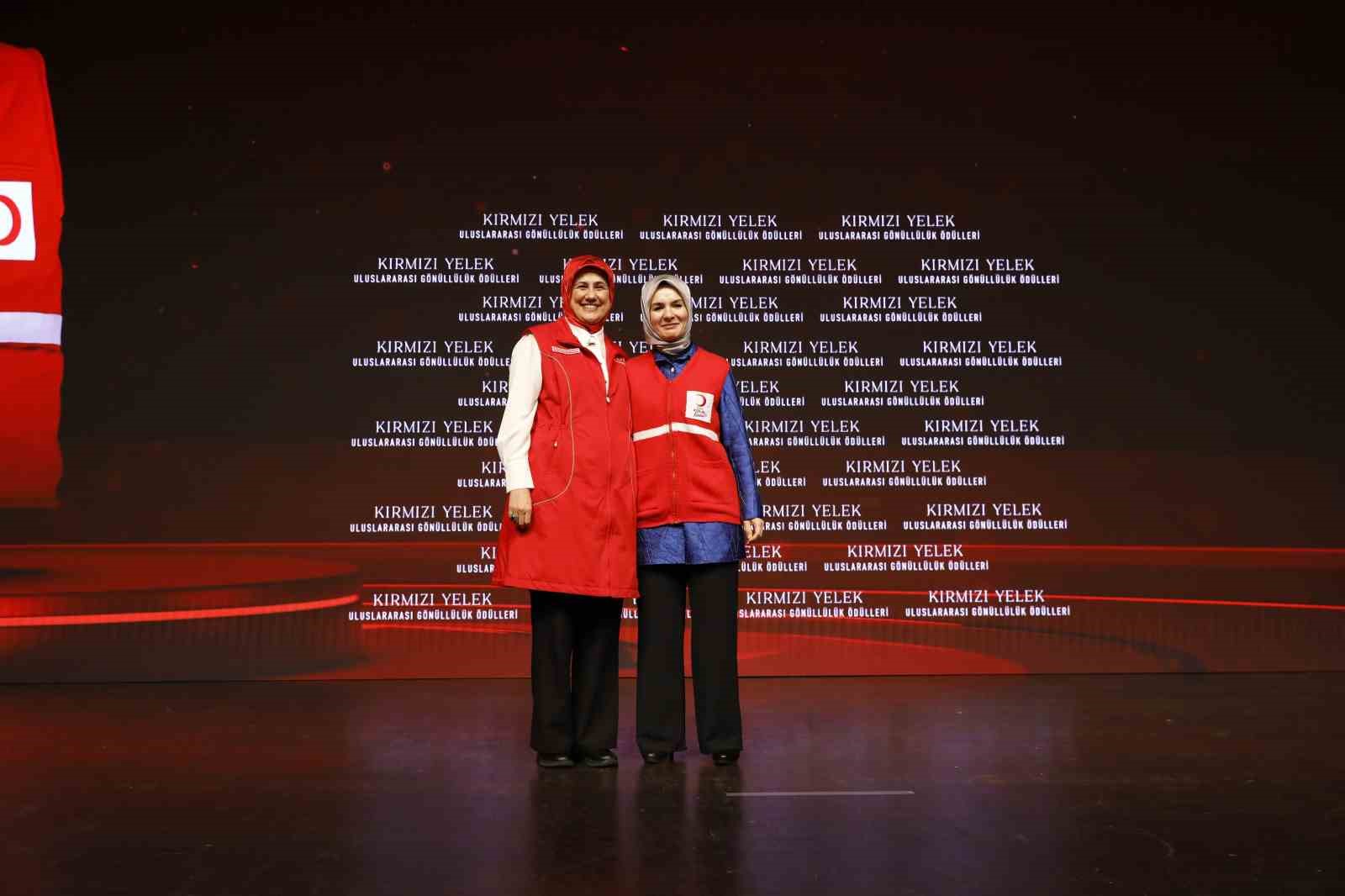 Türk Kızılay’ın “Uluslararası Kırmızı Yelek Gönüllülük Ödülleri” verildi
