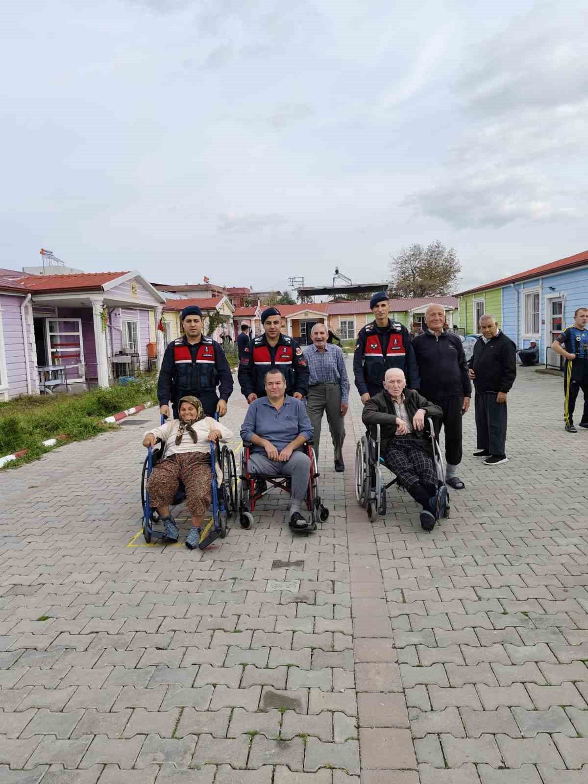 Jandarma engellilerin günlerini kutladı
