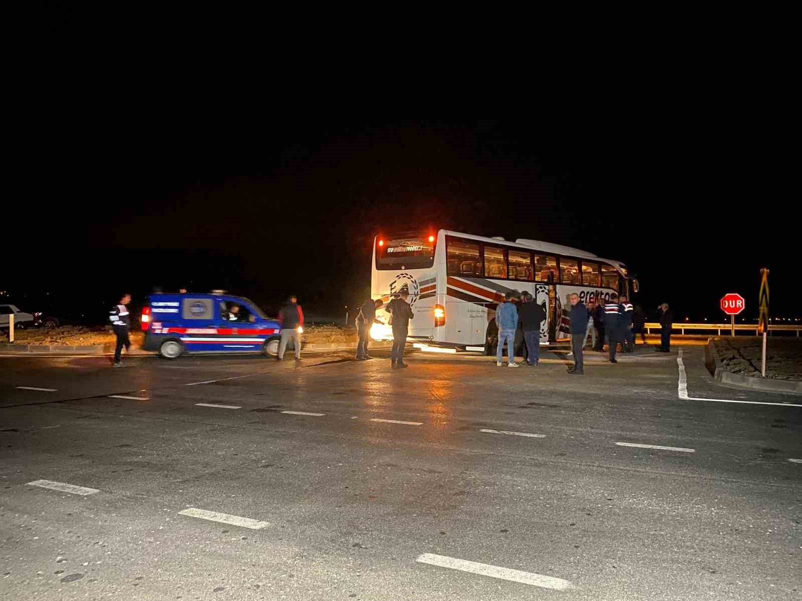 Tokat’ta yolcu otobüsüne kimliği belirsiz kişilerce ateş açıldı 