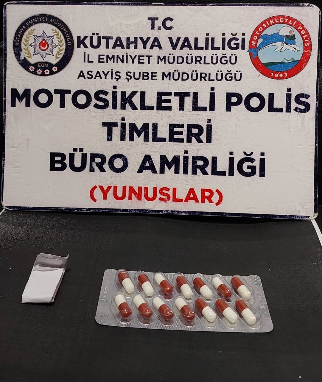 Kütahya’da Polis Timlerince durdurulan araçta uyuşturucu ele geçirildi