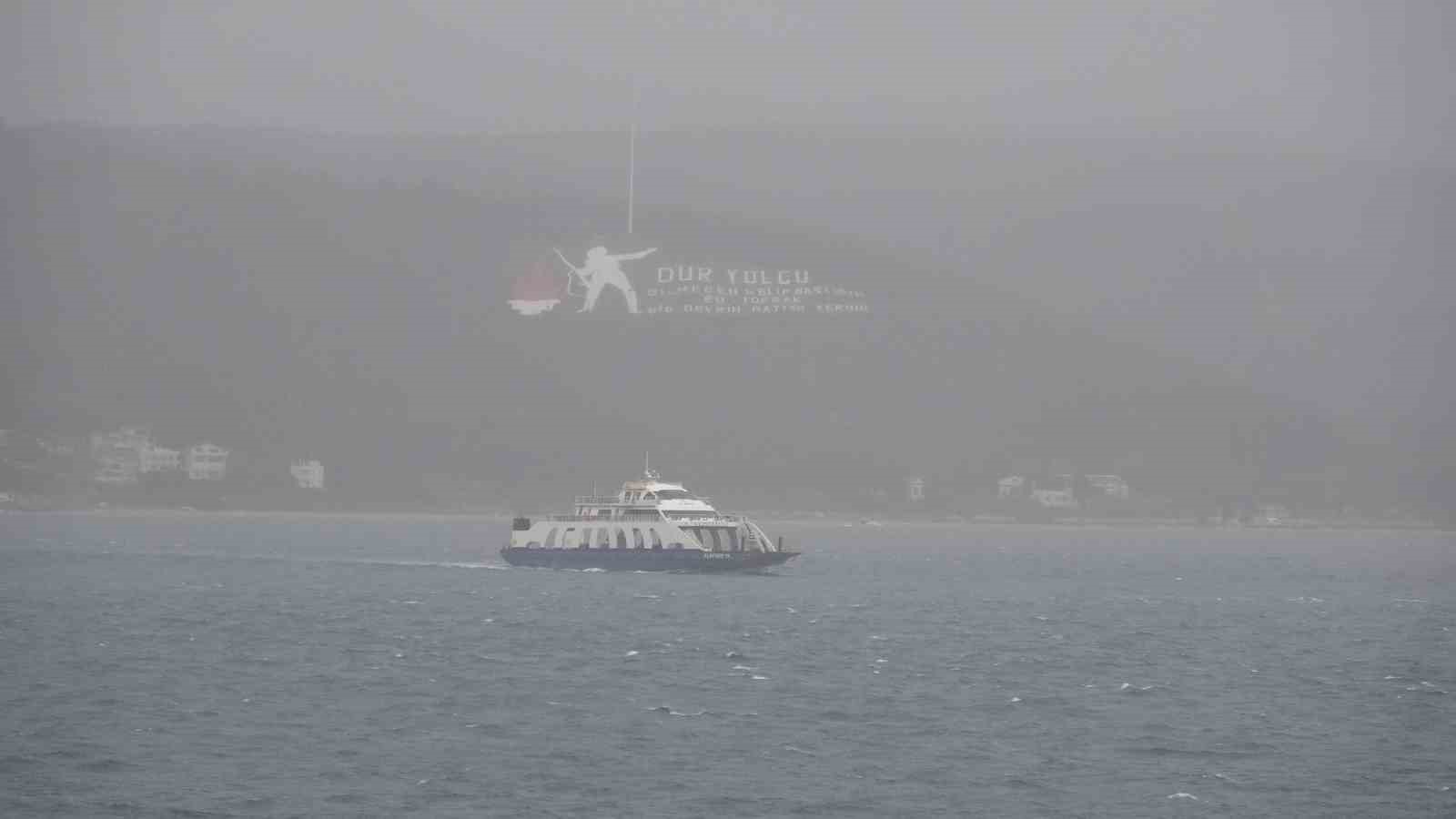 Gökçeada’ya feribot seferlerine fırtına engeli