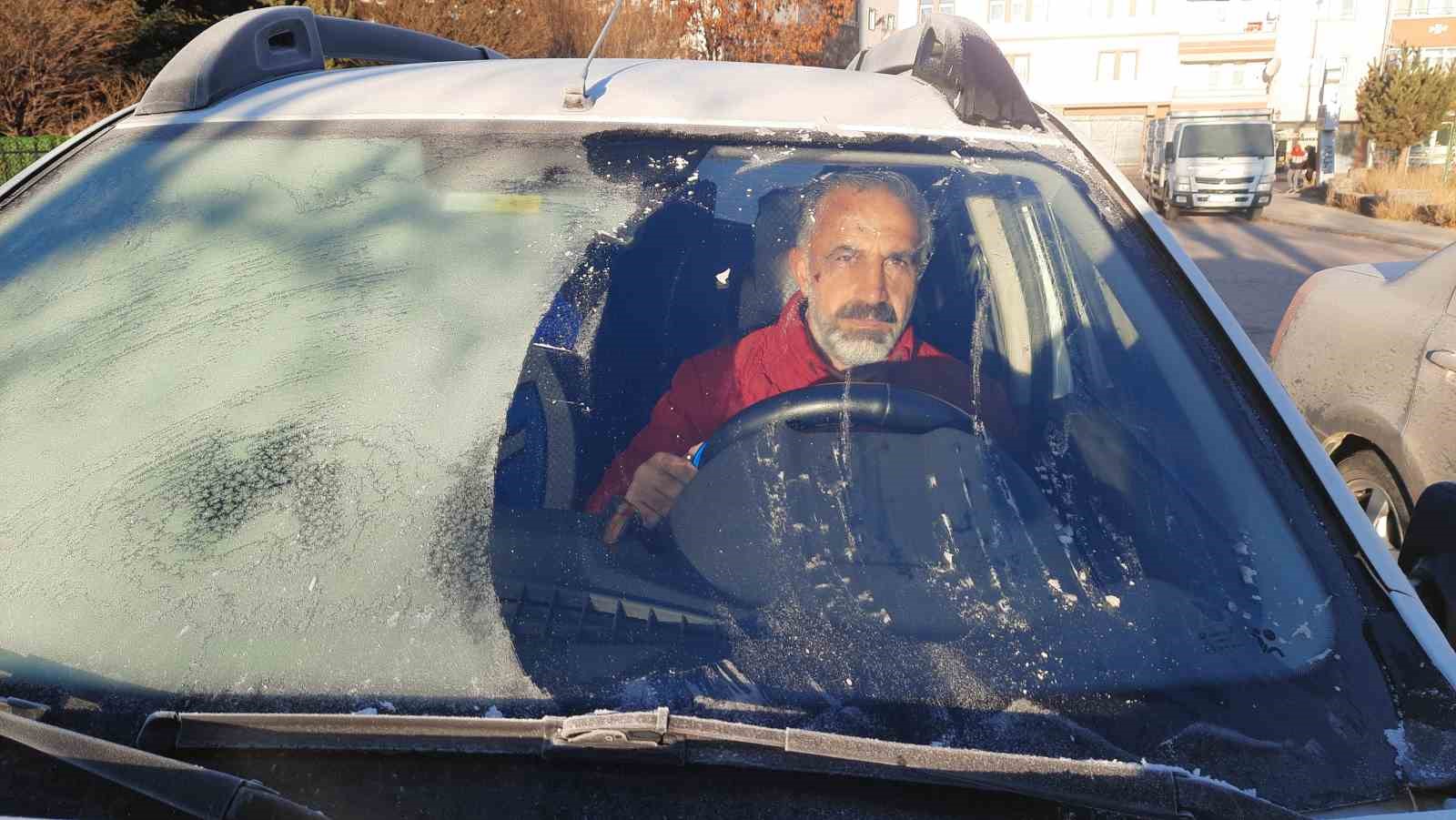 Kars kar yağmadan buz kesti

