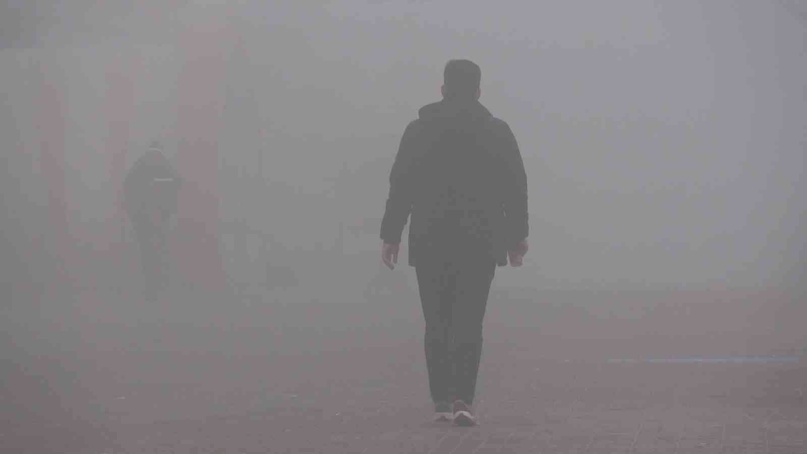 43 ilin ge&ccedil;iş g&uuml;zergahında yoğun sis: G&ouml;r&uuml;ş mesafesi 25 metreye kadar d&uuml;şt&uuml;
