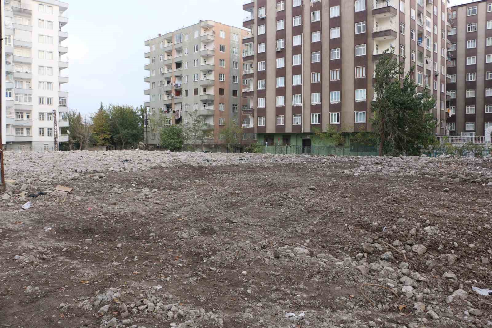 Depremzedelere bir darbede Diyargaz&rsquo;dan
