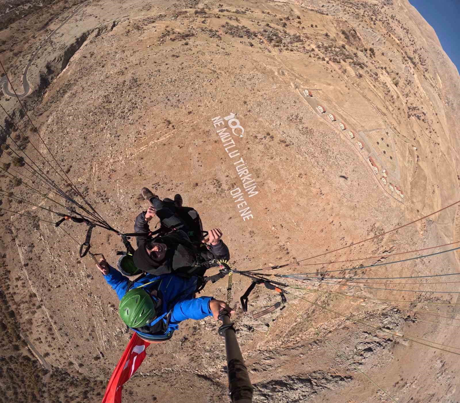 100’üncü yıl uçuşlarına Fransa’dan katıldı
