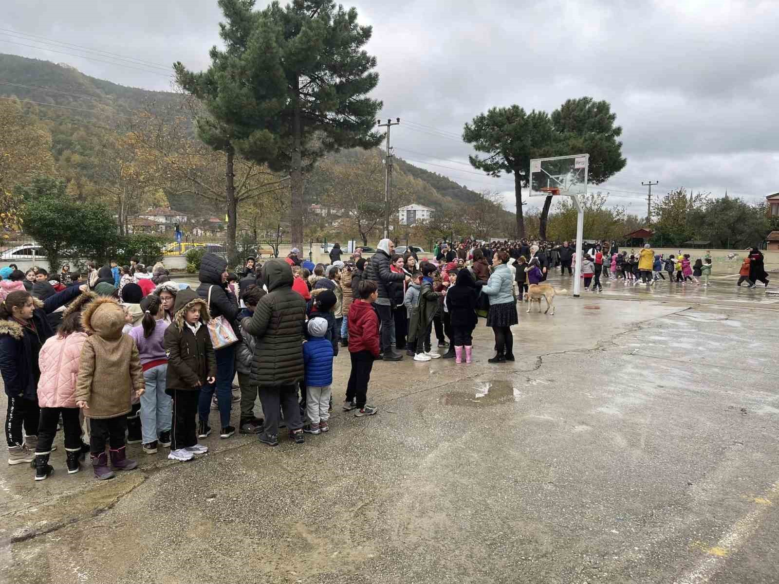 Gemlik merkezli deprem Yalova&rsquo;da da hissedildi
