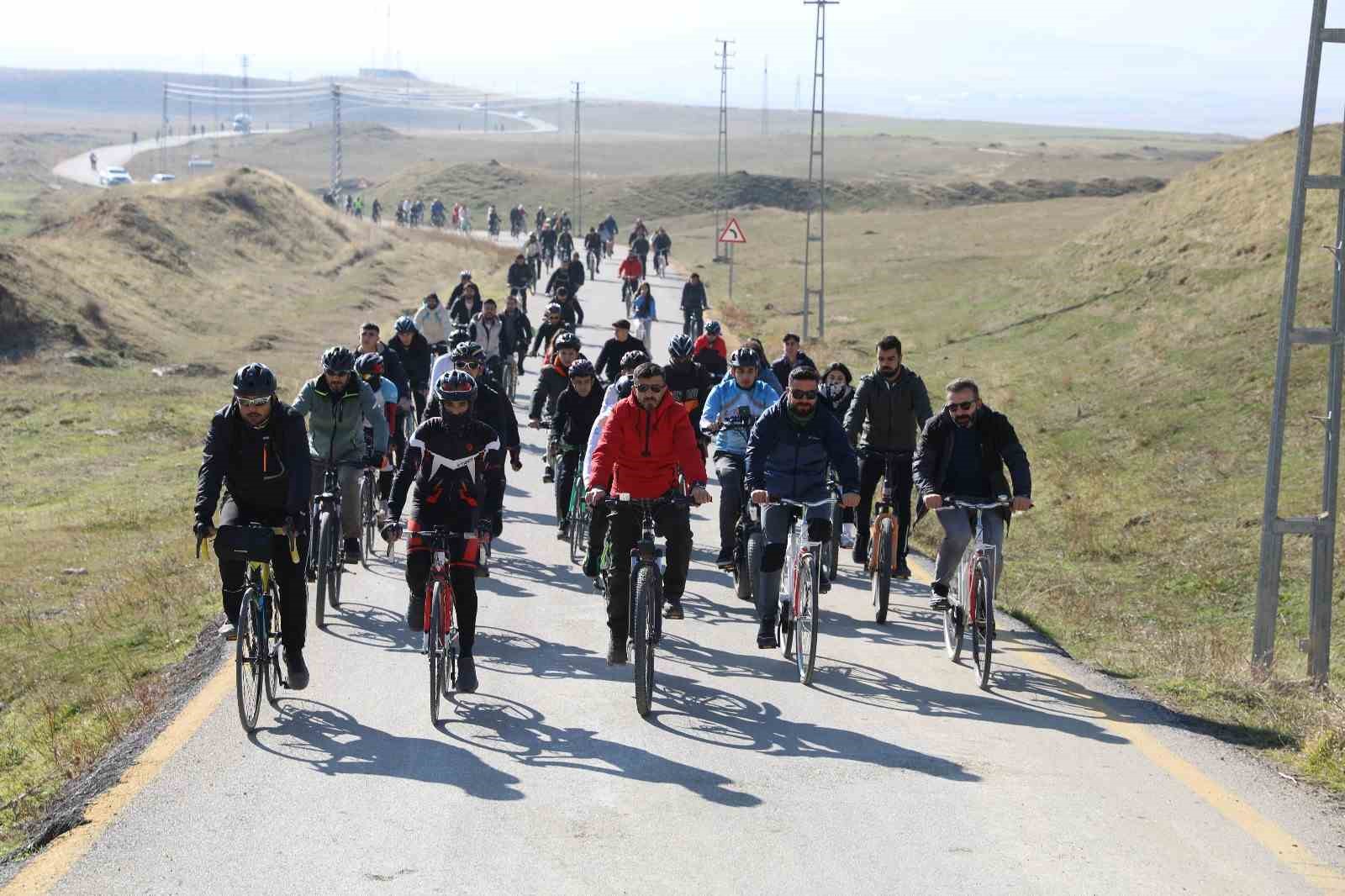 Van&rsquo;da "PedalVan" projesiyle sağlıklı yaşam bisiklet turu d&uuml;zenlendi
