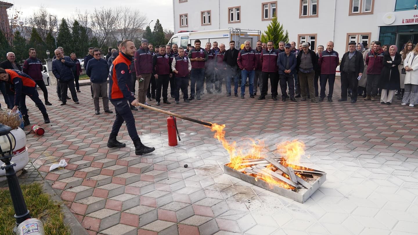 AFAD ekiplerinden uygulamalı yangın eğitimi
