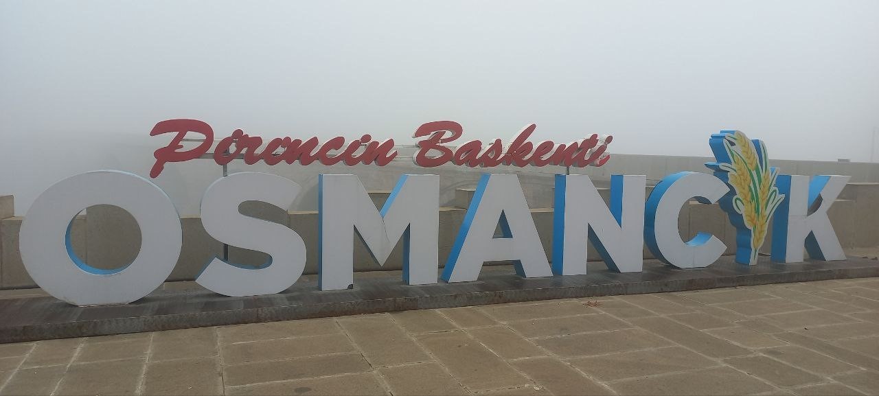 Osmancık’ın tarihi kale ve köprüsü siste kayboldu