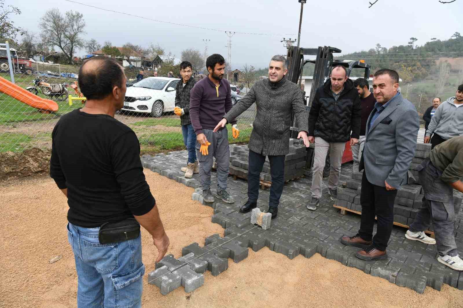 Lapseki’de köylere yapılan hizmetler devam ediyor