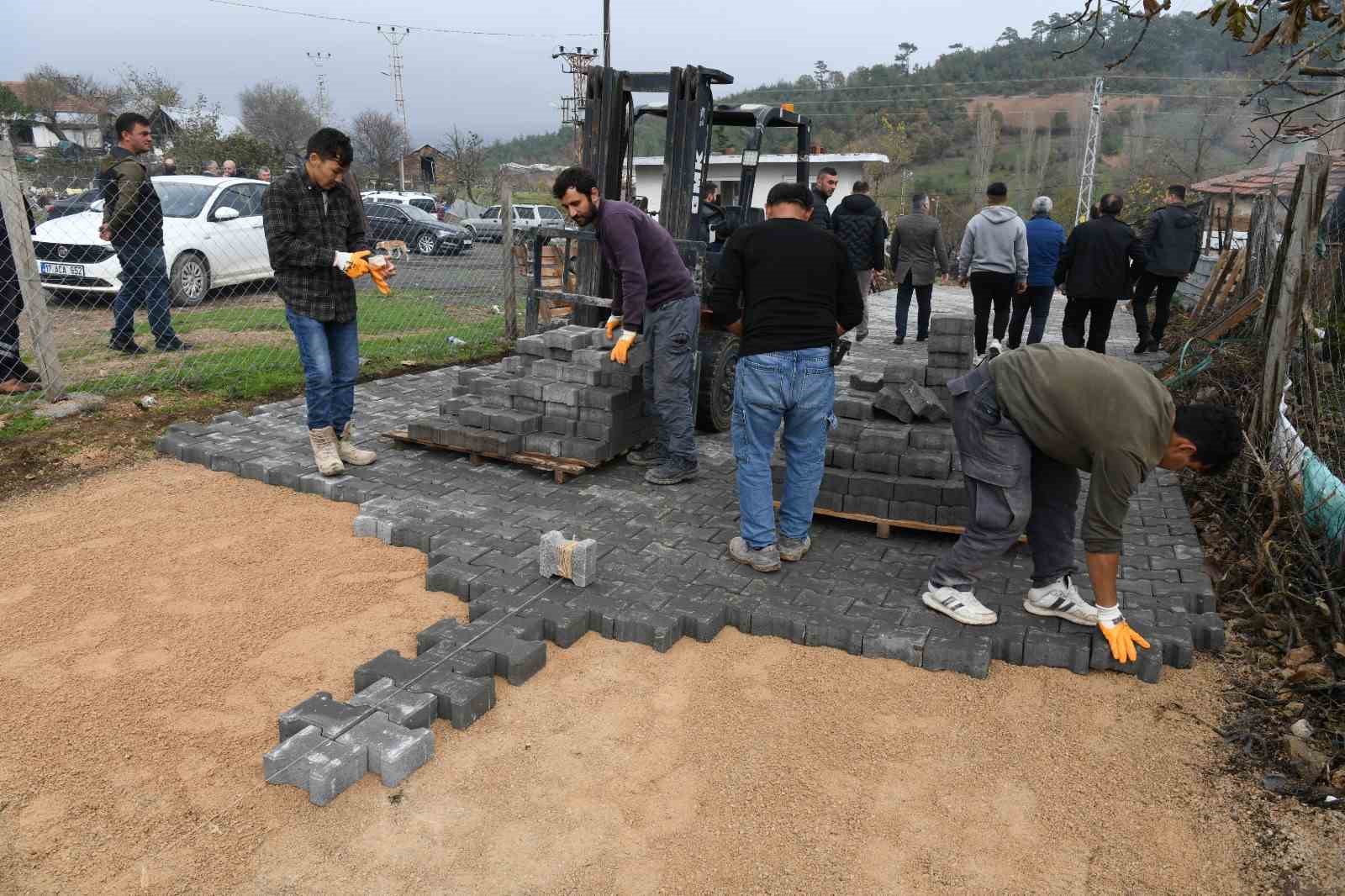 Lapseki&rsquo;de k&ouml;ylere yapılan hizmetler devam ediyor
